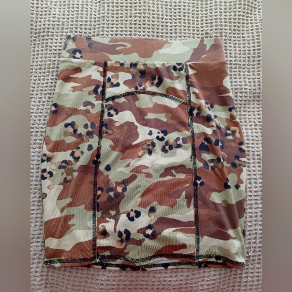 Guess camo mini skirt